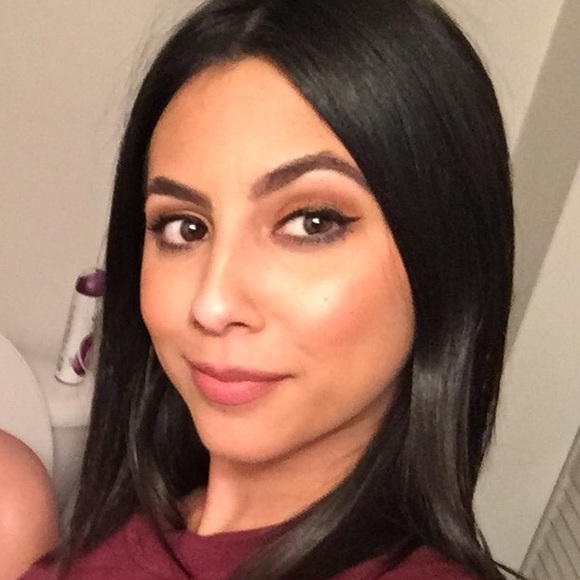 Meet your Posher, Yorielis - Picture 1 of 1